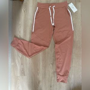NWT BuffBunny jogger (M)